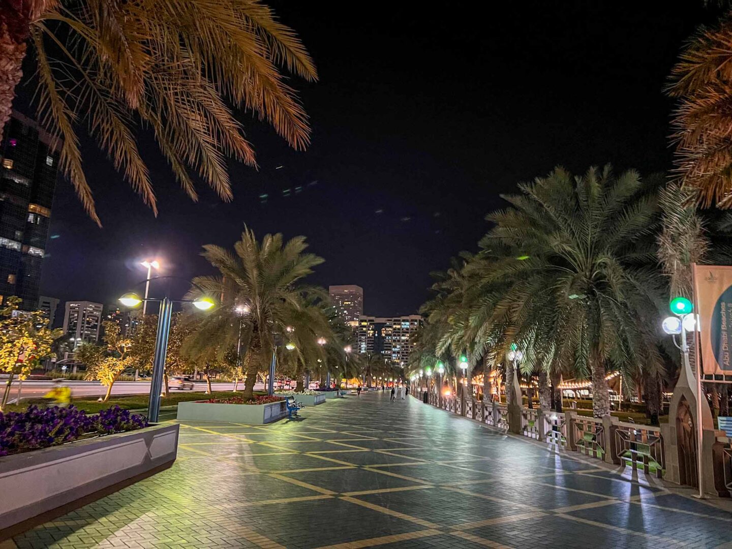 Things to do in Abu Dhabi, Abu Dhabi Corniche at night - Things to do in Abu Dhabi, Abu Dhabi Corniche at night
