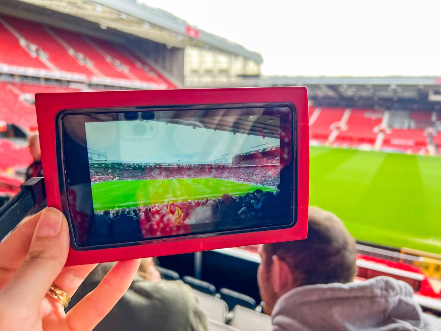 Manchester United Stadium Tour, multimedia guide showing stadium full - Manchester United Stadium Tour, multimedia guide showing stadium full