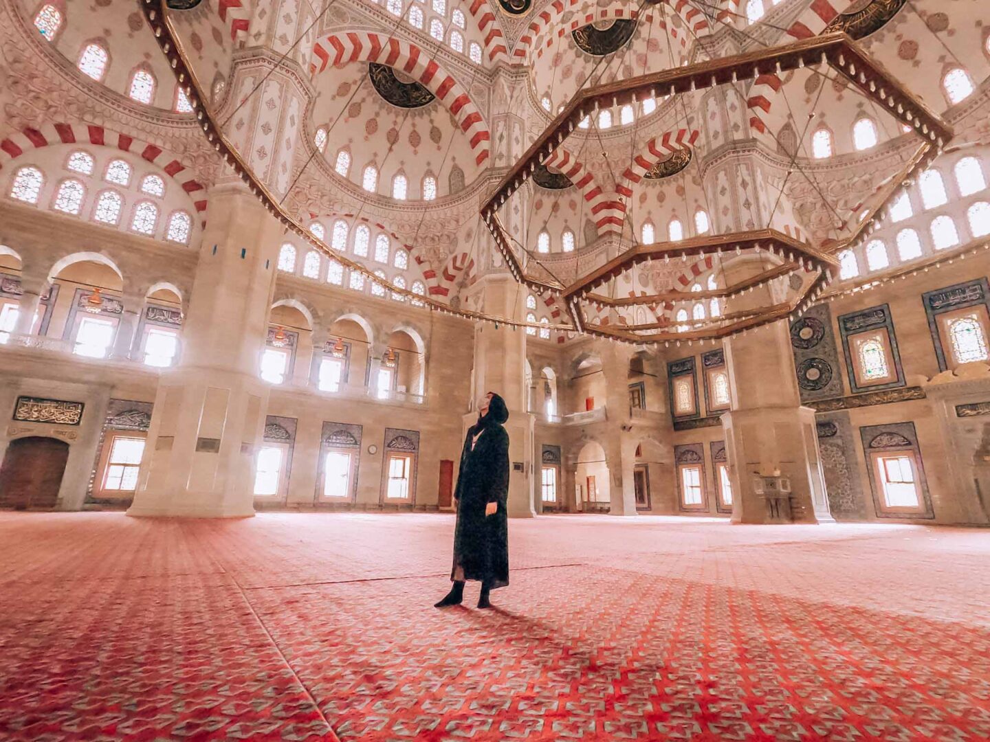 Ellie Quinn in Mosque in Turkey - Ellie Quinn in Mosque in Turkey