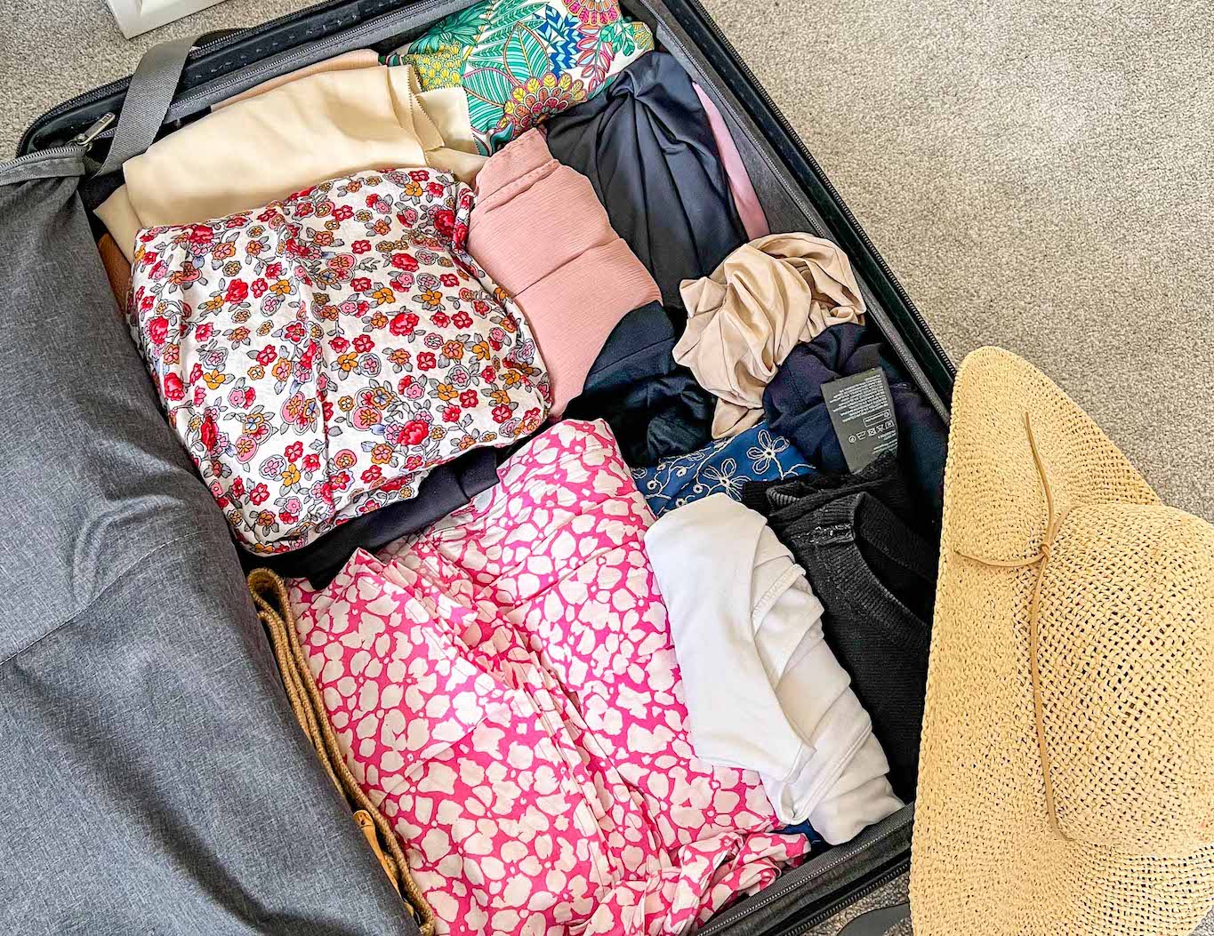 travel tips for Muslim Women, packing as a hijabi - travel tips for Muslim Women, packing as a hijabi