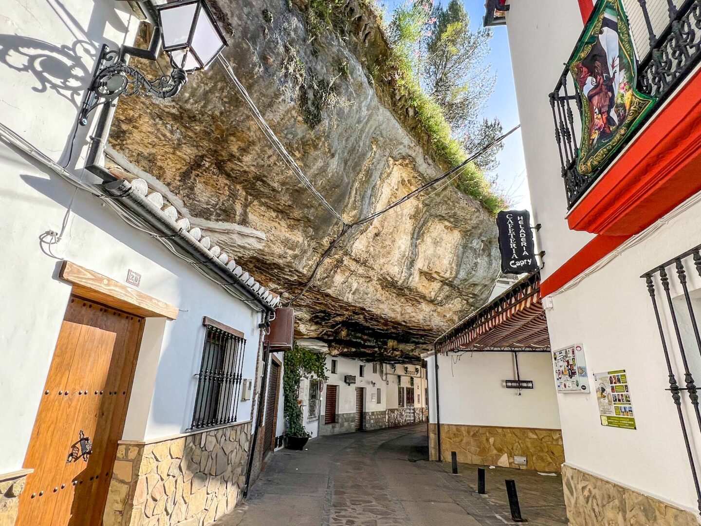 Southern Spain itinerary, Setenil de las Bodegas shops in rock - Southern Spain itinerary, Setenil de las Bodegas shops in rock