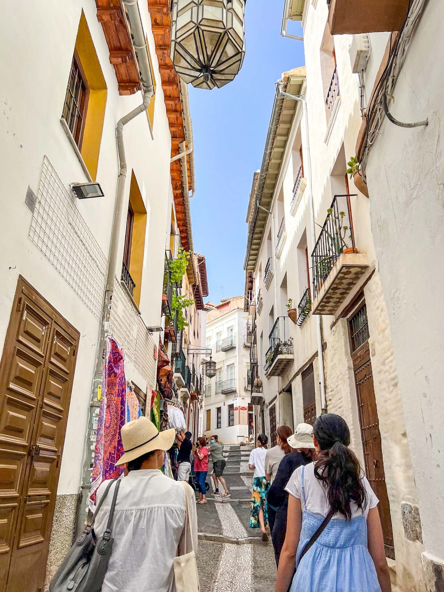 Granada itinerary, One day in Granda, shopping street in Albaicin Granada - Granada itinerary, One day in Granda, shopping street in Albaicin Granada