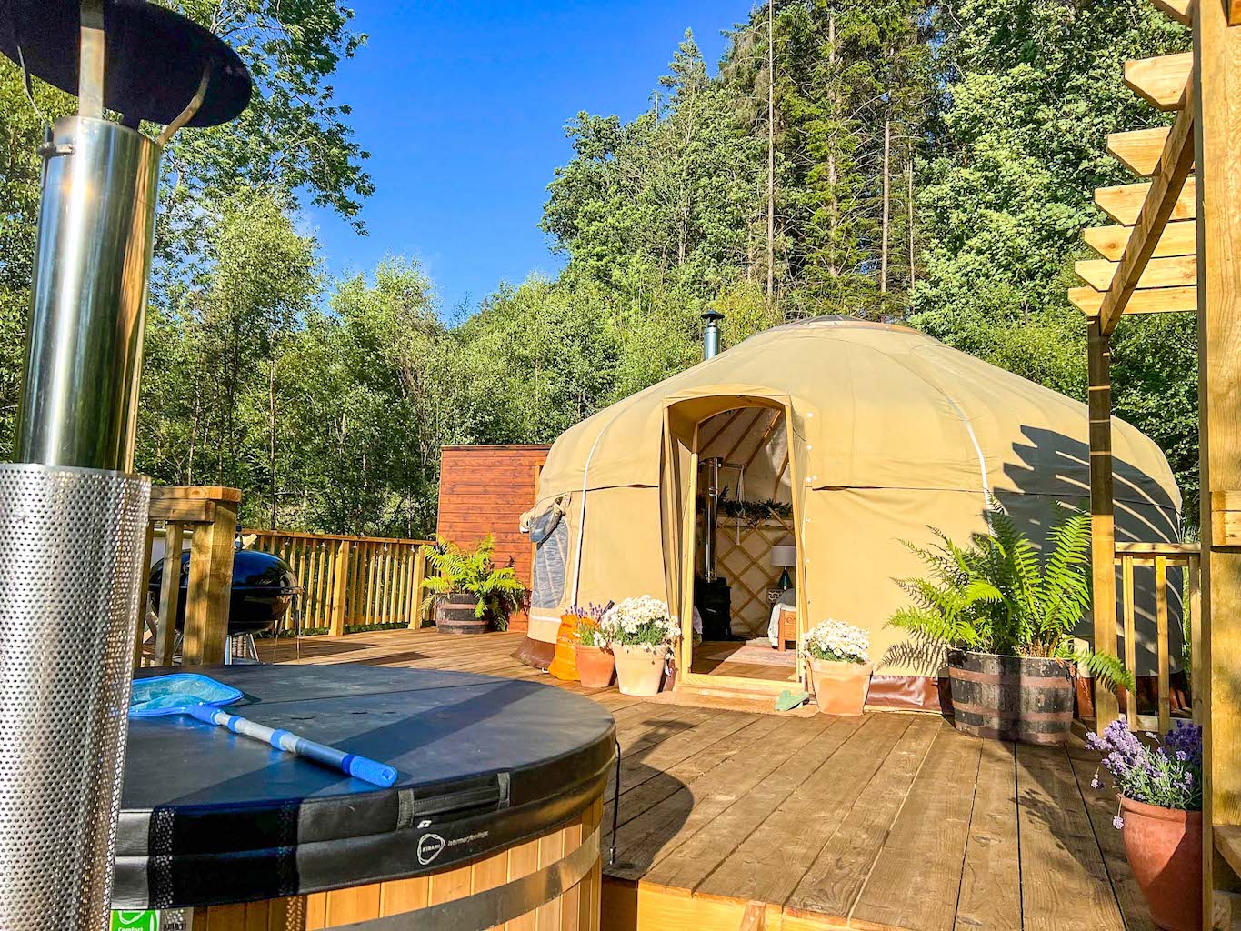 Glamping in Yorkshire, Ash Yurt Yurtshire with hot tub - Glamping in Yorkshire, Ash Yurt Yurtshire with hot tub