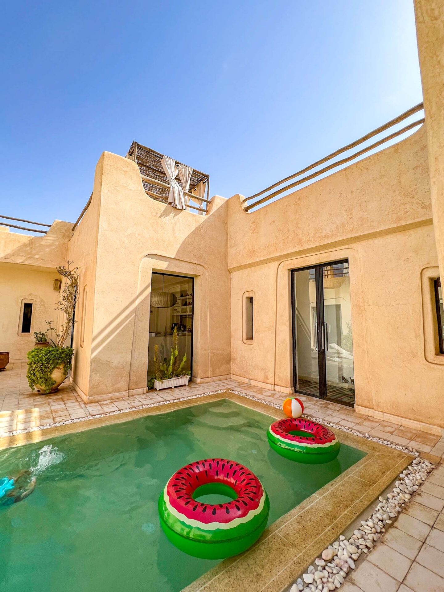 Marrakesh in August, swimming pool and villa - Marrakesh in August, swimming pool and villa