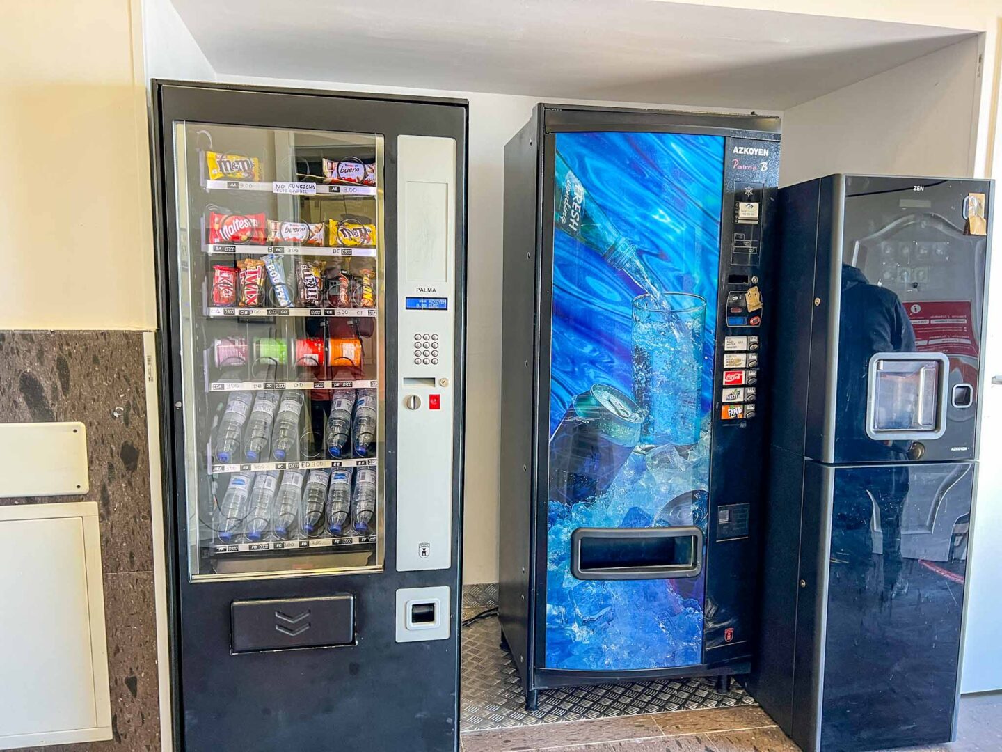 Hiking Mount Teide, drinks machines at Mount Teide cable car top station - Hiking Mount Teide, drinks machines at Mount Teide cable car top station