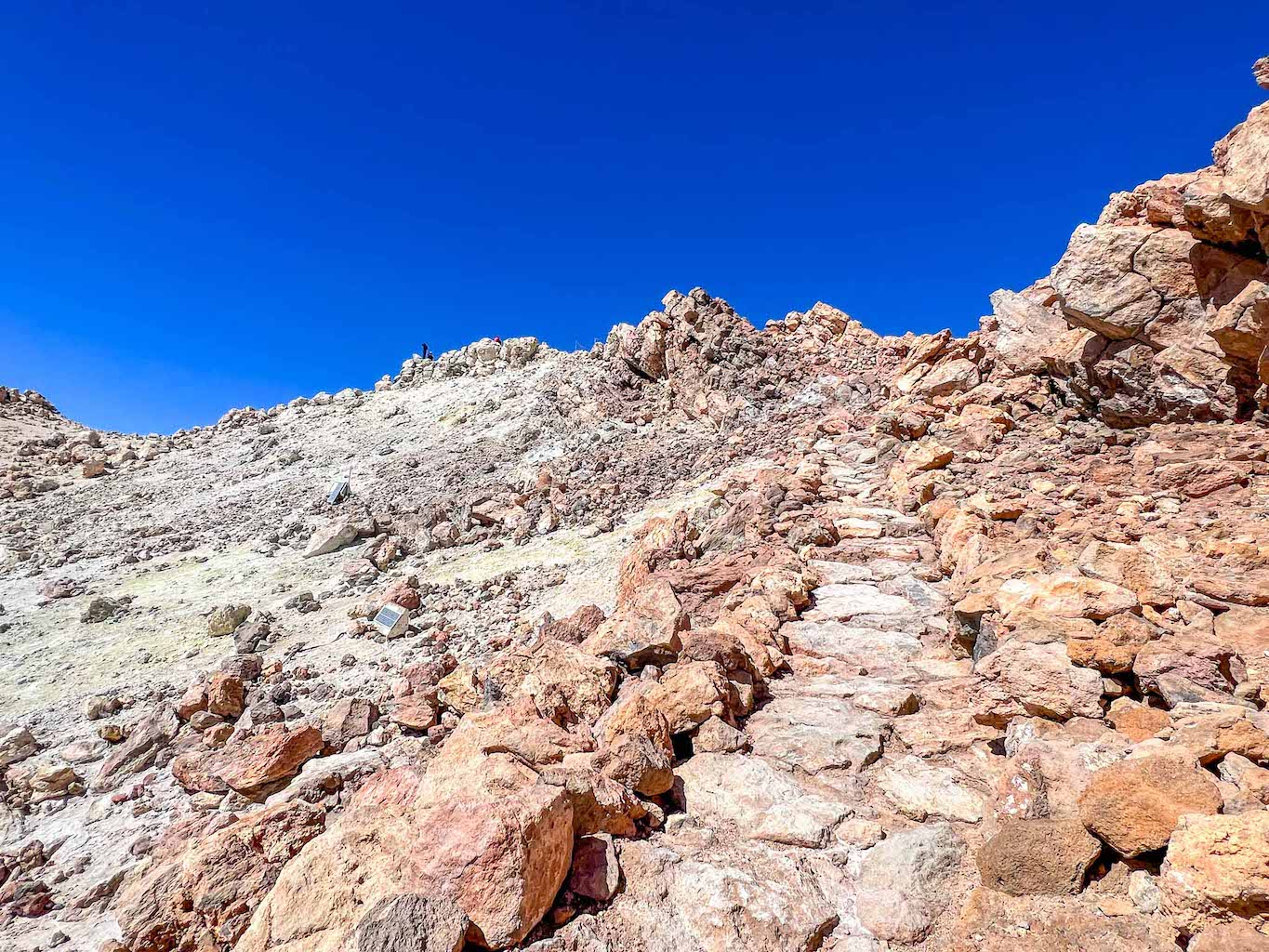 hiking mount teide, walking up side of Teide Crater - hiking mount teide, walking up side of Teide Crater