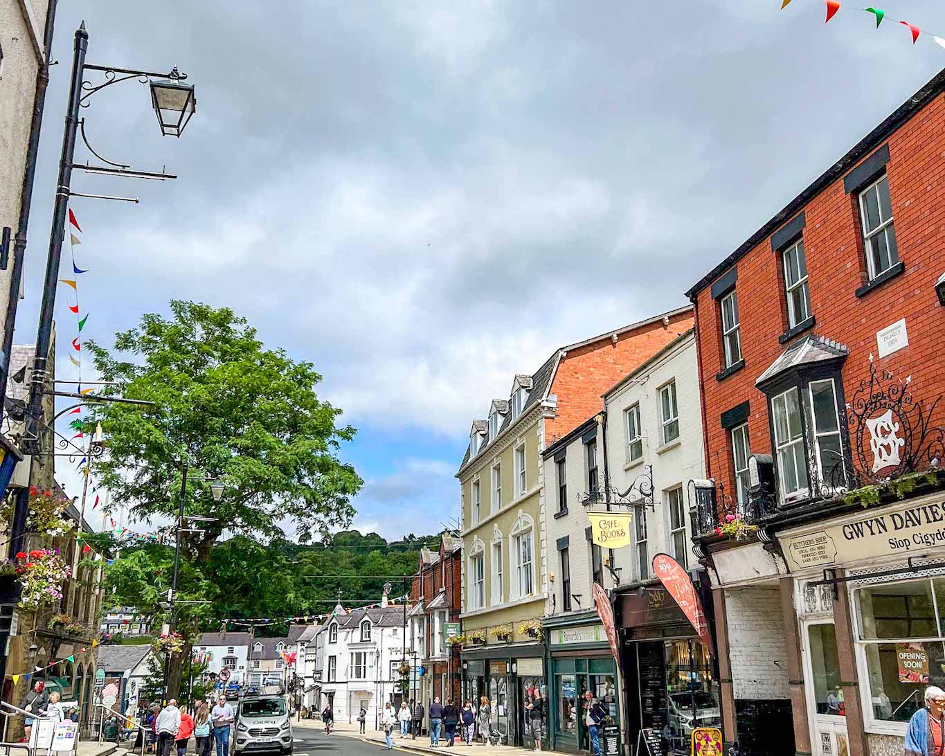 places to visit in North Wales, Llangollen high street - places to visit in North Wales, Llangollen high street