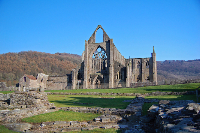 Places to go in Wales, tintern abbey - tintern abbey