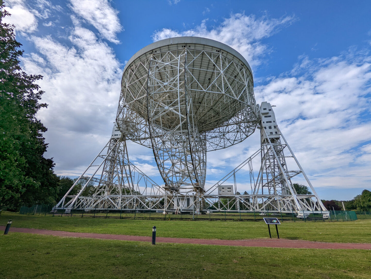 jodrell-bank-helenonherholidays-min-min - The Wandering Quinn Travel Blog Jodrell Bank, best day trips from Manchester, trips from Manchester