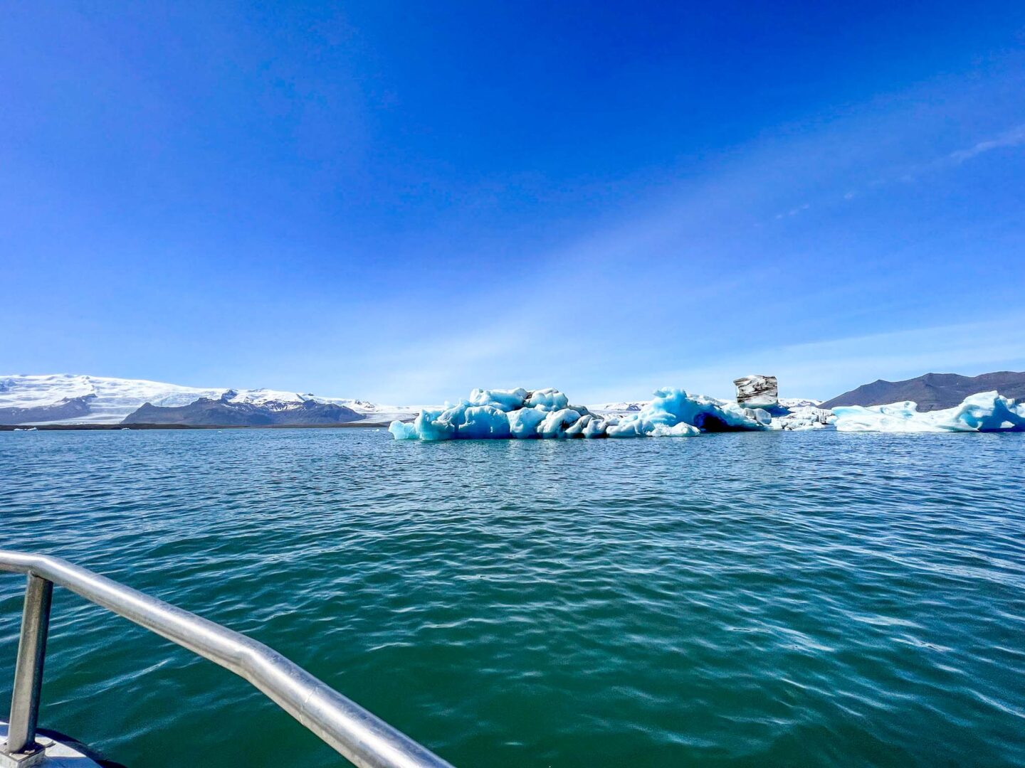 Iceland in May and June, Iceland Glacier Lagoon with blue sky - Iceland in May and June, Iceland Glacier Lagoon with blue sky