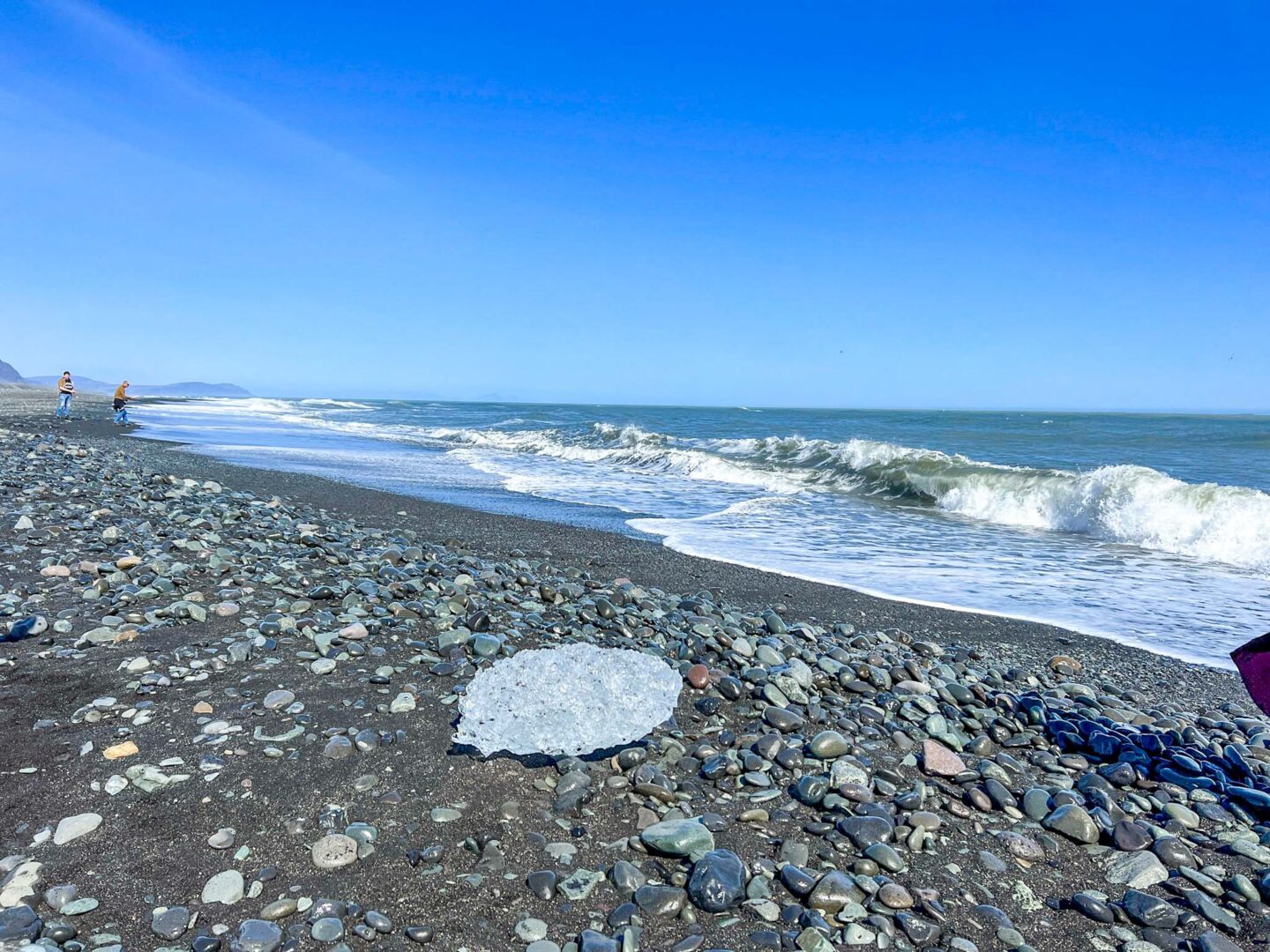 Iceland in May and June, blue skies at Diamond Beach in Iceland - Iceland in May and June, blue skies at Diamond Beach in Iceland