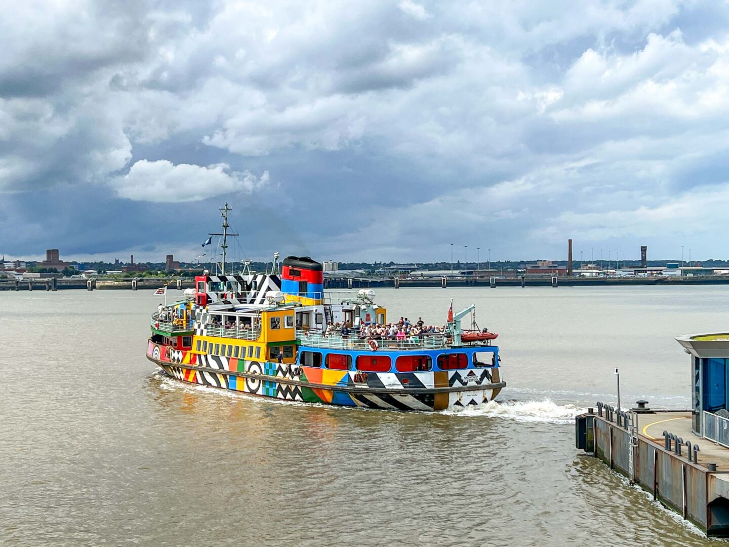 One day in Liverpool, Mersey Ferry on the water - One day in Liverpool, Mersey Ferry on the water