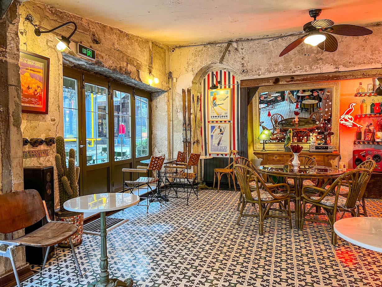inside Karabatak Karakoy cafe, best istanbul cafes - inside Karabatak Karakoy cafe, best istanbul cafes