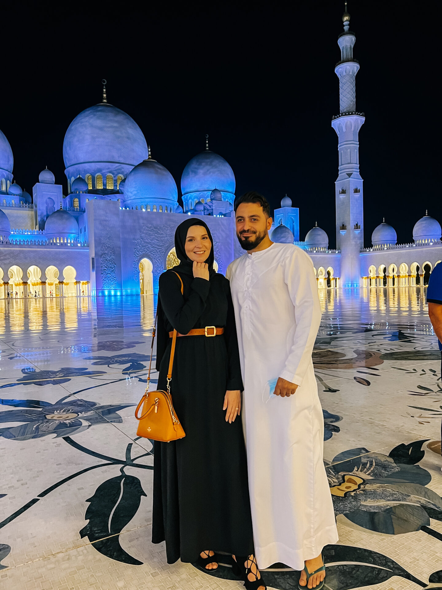Ellie at Abu Dhabi Grand Mosque, What to wear in Dubai - Ellie at Abu Dhabi Grand Mosque, What to wear in Dubai
