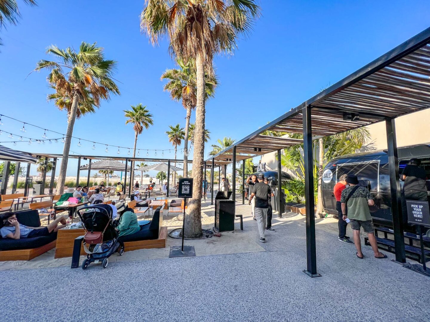 Dubai beach cafe - Dubai beach cafe, What to wear in Dubai,