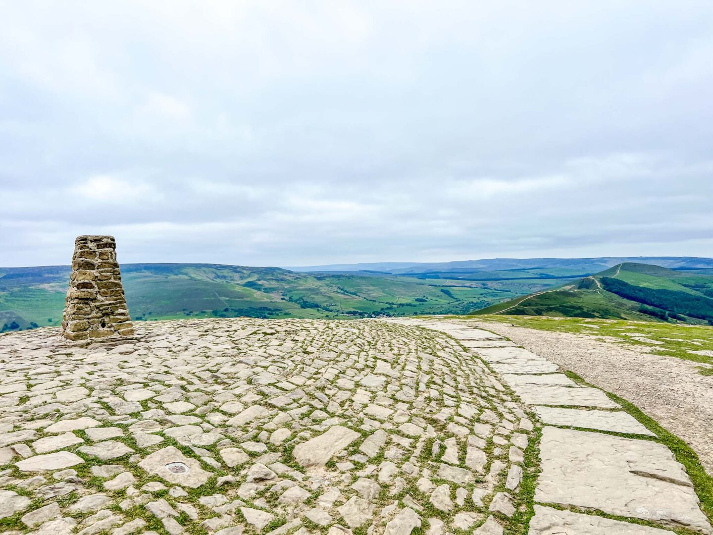 summit of Mam Tor, Easy Walks Peak District, - summit of Mam Tor, Easy Walks Peak District,
