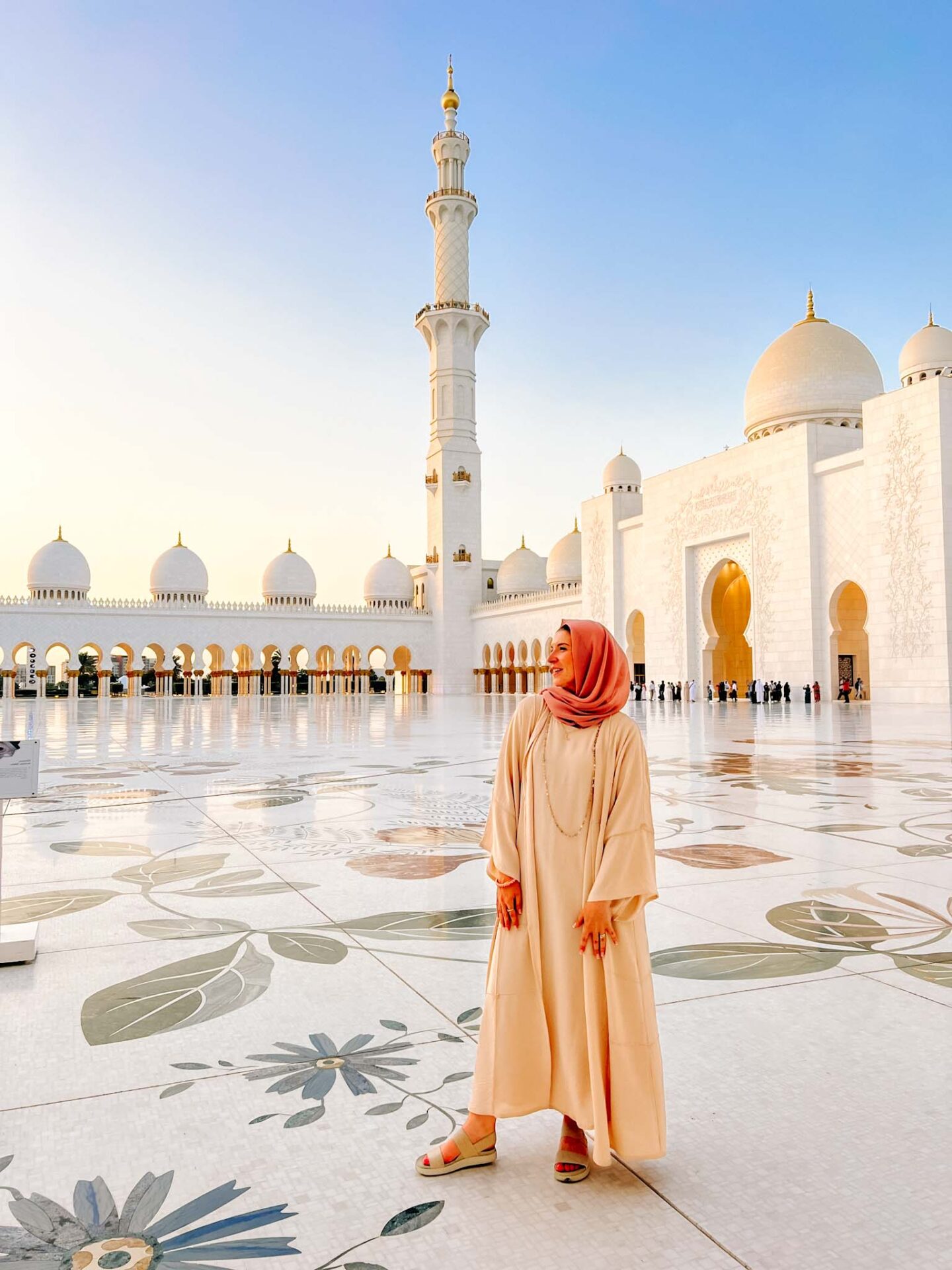 Ellie in pink abaya Sheikh Zayed Mosque, Visiting Sheikh Zayed Mosque, - Ellie in pink abaya Sheikh Zayed Mosque, Visiting Sheikh Zayed Mosque,