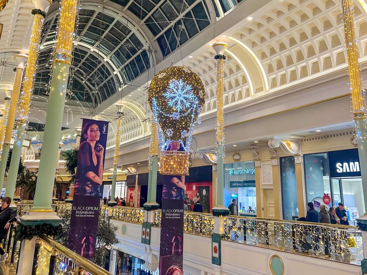 manchester in the rain, Trafford Centre with lights - manchester in the rain, Trafford Centre with lights
