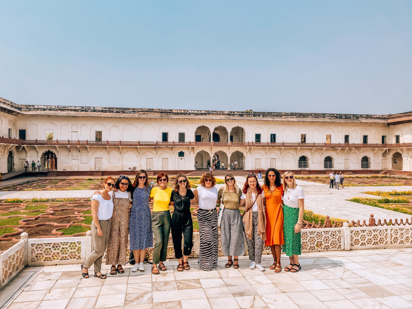 what to wear in india, female tourists in Agra Fort - what to wear in india, female tourists in Agra Fort