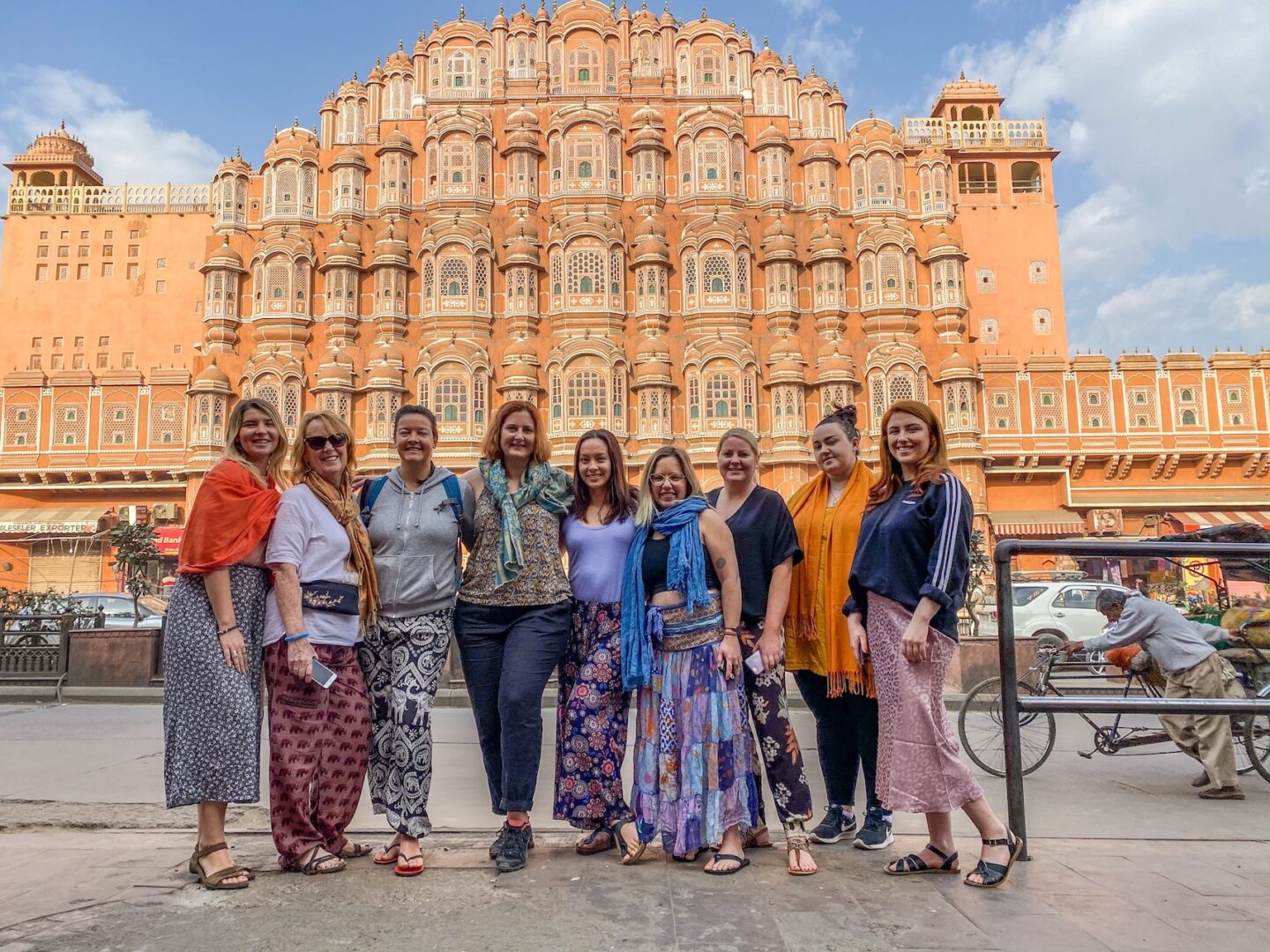 what to wear in India, tourists in Jaipur in bright clothing - what to wear in India, tourists in Jaipur in bright clothing