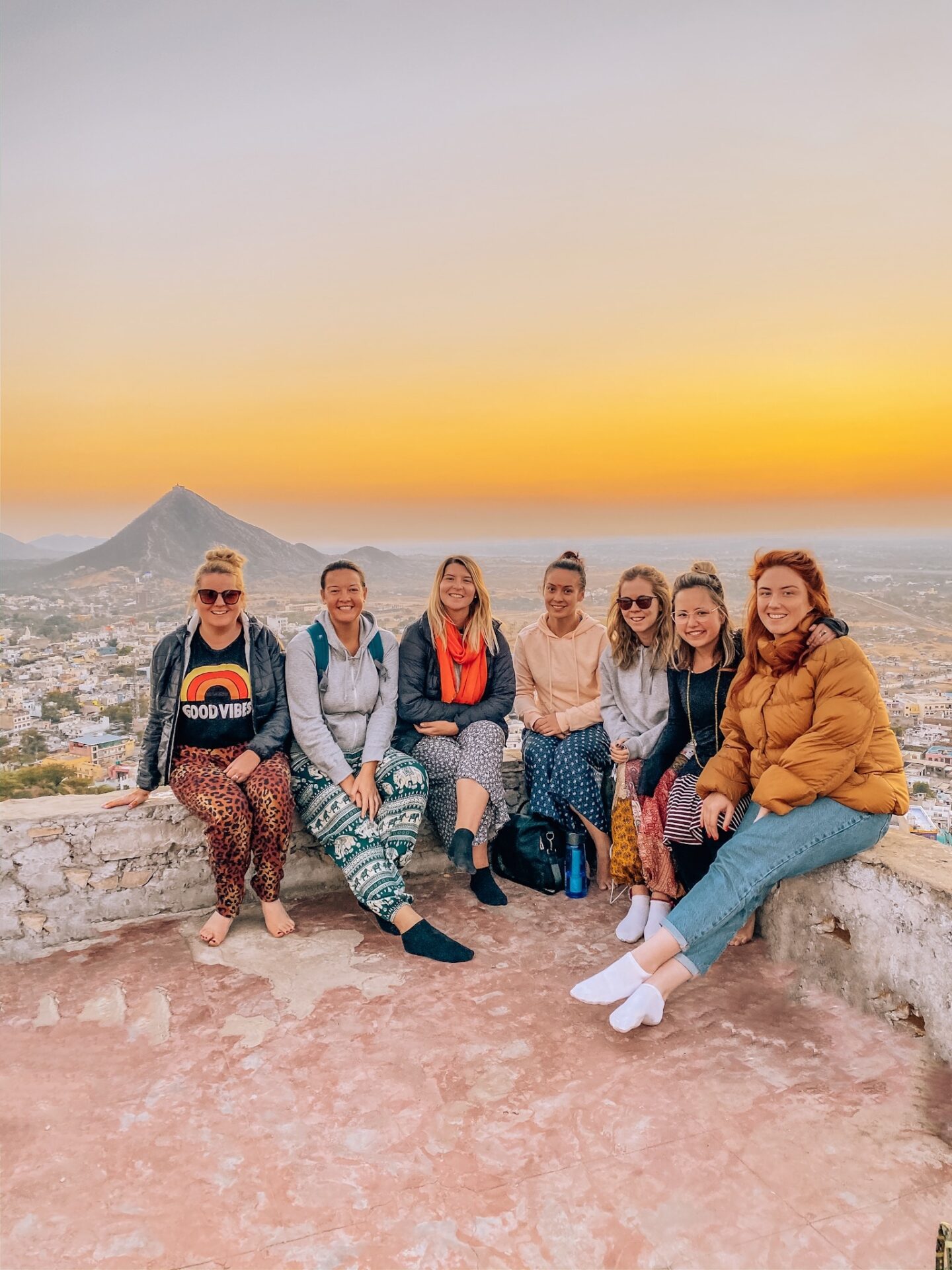 india packing list female, female tourists in pushier in coats - india packing list female, female tourists in pushier in coats