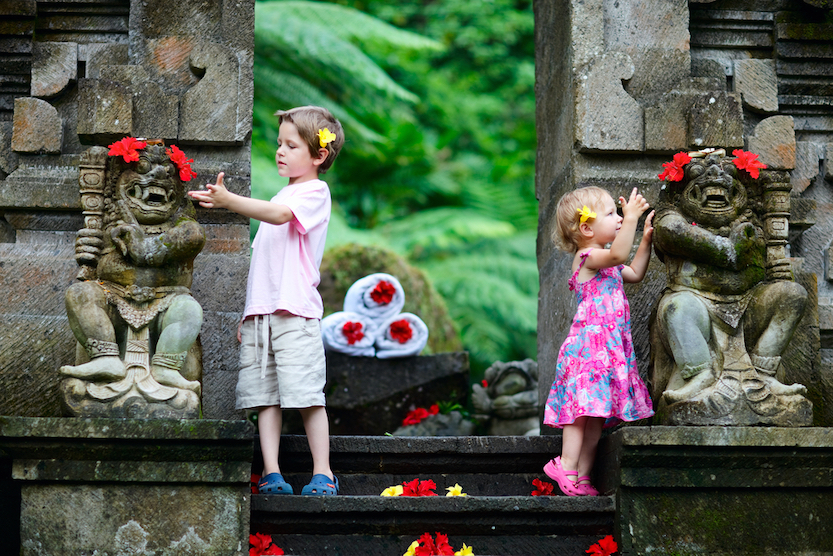 Packing List Bali, children at temple in Bali - Packing List Bali, children at temple in Bali