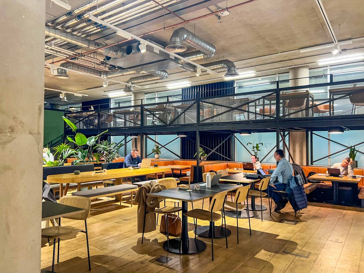 Manchester cafes to work from, Foleys Cafe Spinningfields inside seating - Manchester cafes to work from, Foleys Cafe Spinningfields inside seating