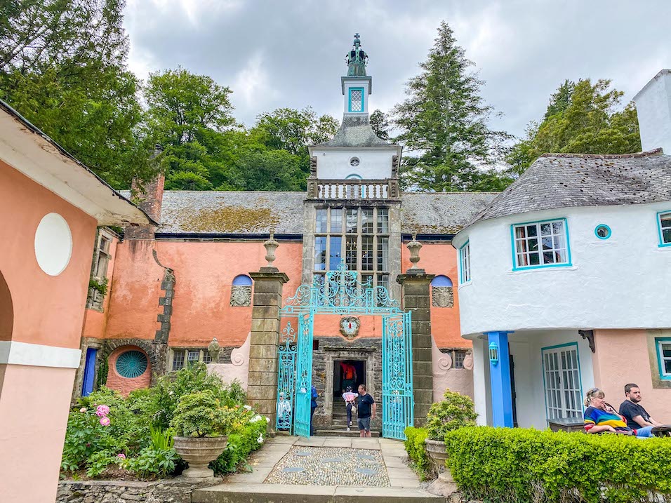 There are many places to dine at Portmeirion - Visiting Portmeirion, colourful building in Portmeirion