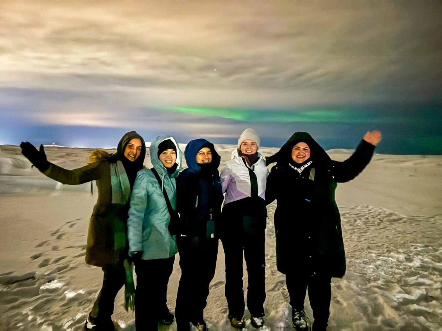 what to wear in Iceland in winter, group with northern lights in iceland - what to wear in Iceland in winter, group with northern lights in iceland