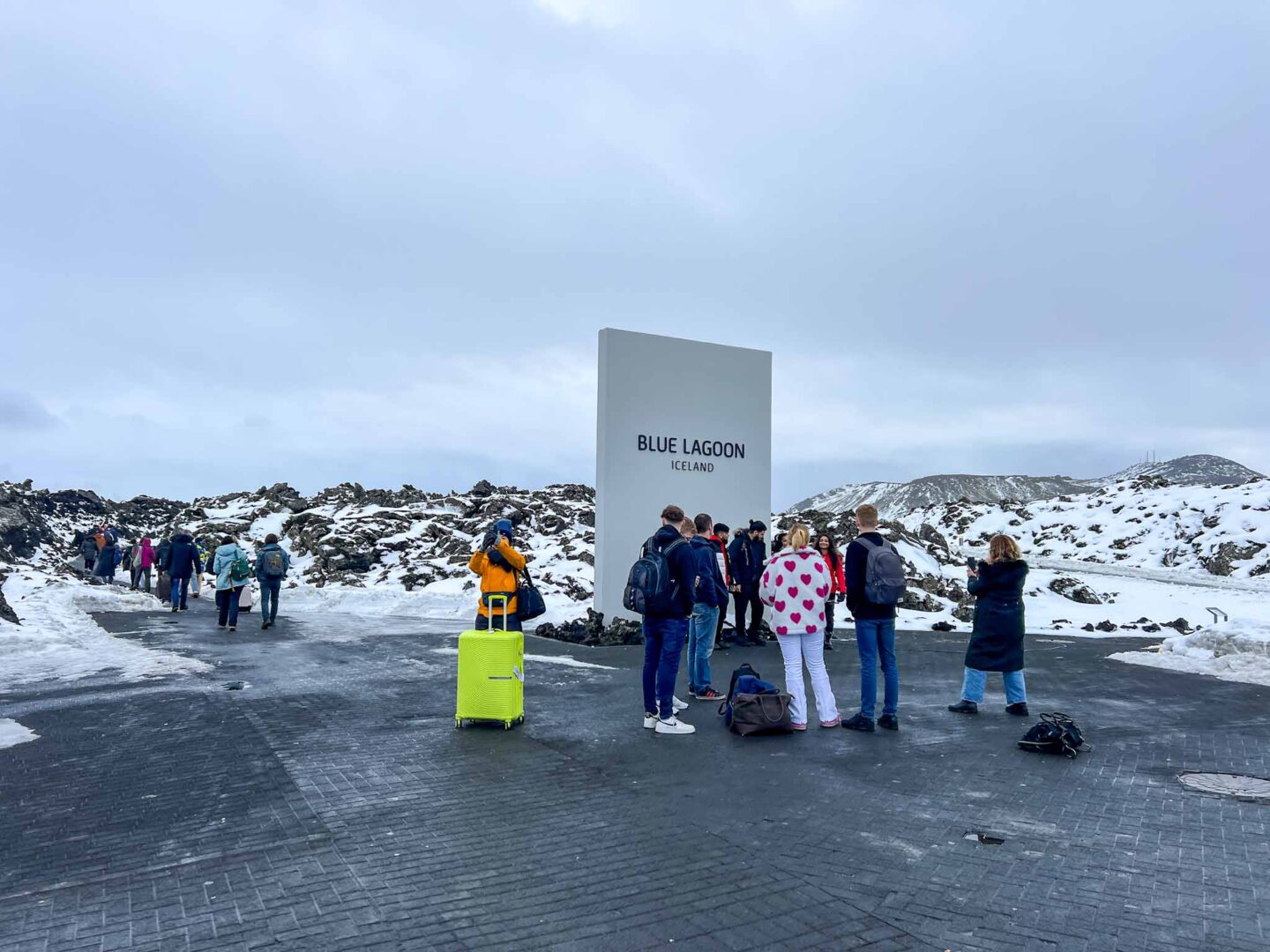 what to wear in Iceland in winter, tourists outside Blue Lagoon wearing winter clothes - what to wear in Iceland in winter, tourists outside Blue Lagoon wearing winter clothes