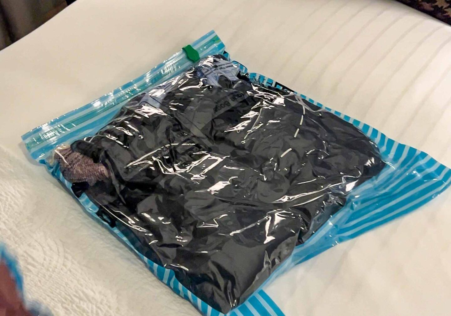 what to wear in Iceland in winter, hand roll vacuum bags for winter clothes - what to wear in Iceland in winter, hand roll vacuum bags for winter clothes