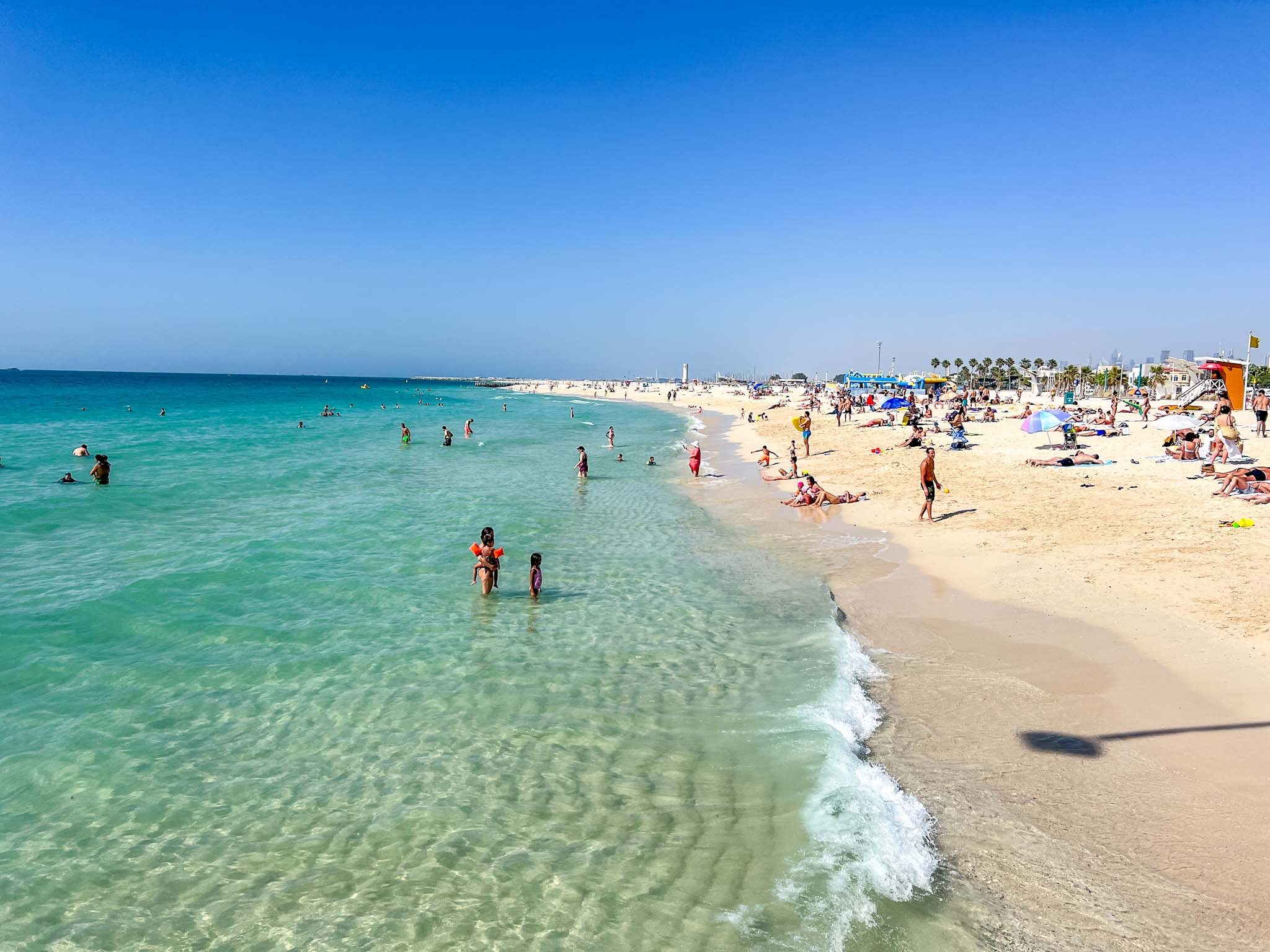 Dubai vs Abu Dhabi, Beach in Dubai