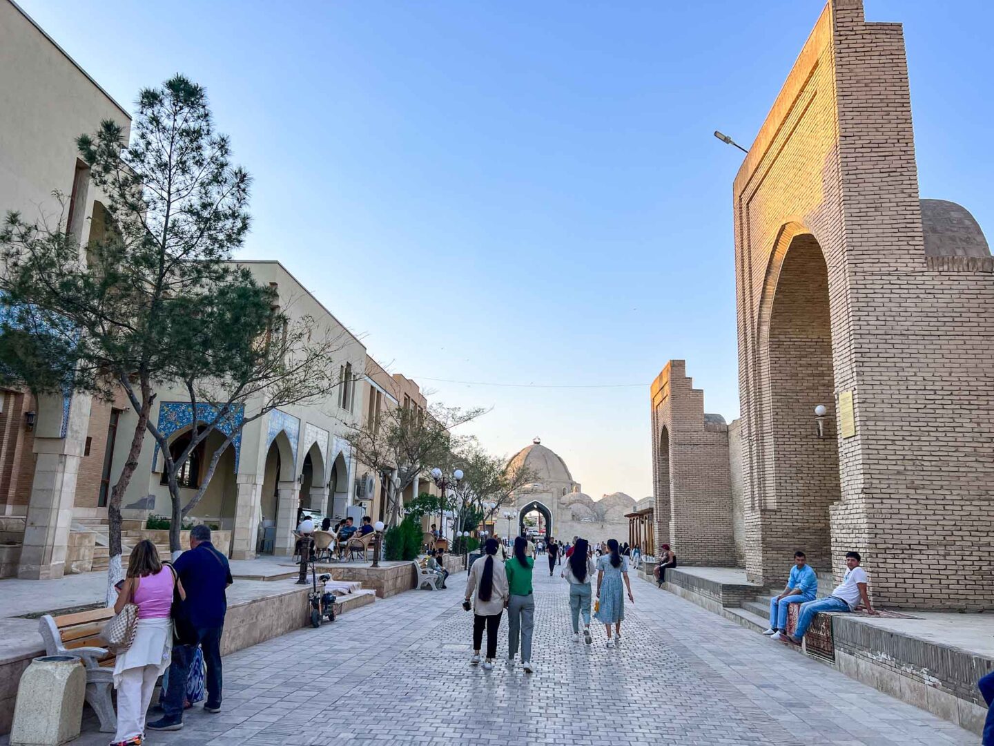What to wear Uzbekistan, tourists in old streets of Bukhara - What to wear Uzbekistan, tourists in old streets of Bukhara