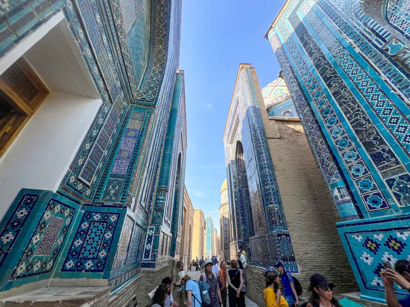 What to wear Uzbekistan, tourists inside Samarkand attraction - What to wear Uzbekistan, tourists inside Samarkand attraction