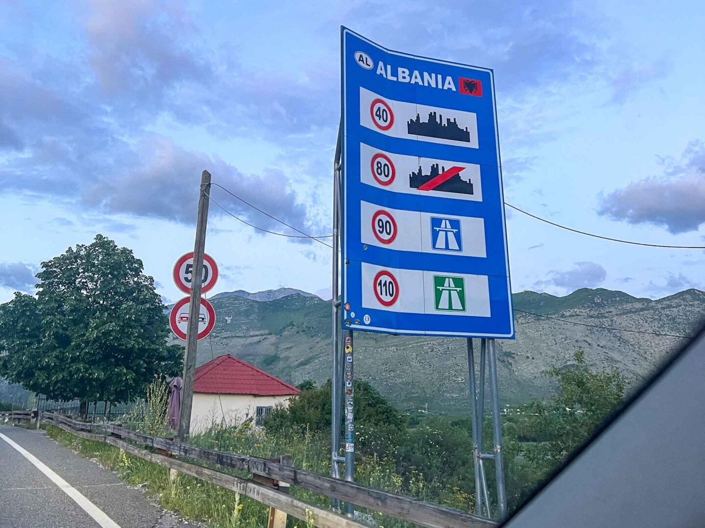 how to get from Montenegro to Albania, border crossing from Montenegro to Albania sign - how to get from Montenegro to Albania, border crossing from Montenegro to Albania sign