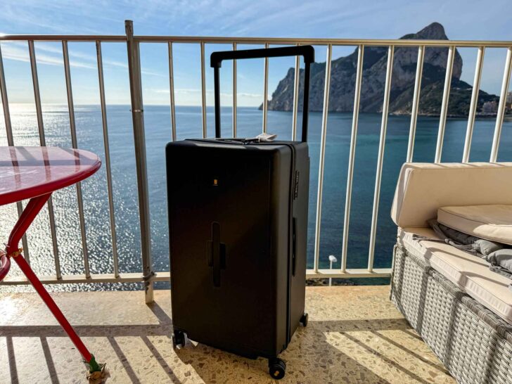 The Wandering Quinn Travel Blog LEVEL8 Voyageur Luggage Review